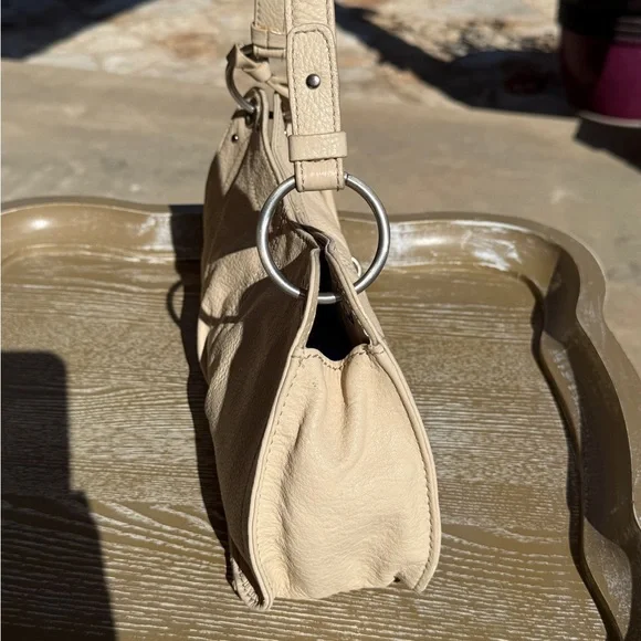 Alfani Pebbled Leather Shoulder Bag Pleated Beige/Cream/Tan Magnetic Closure - Picture 6 of 14